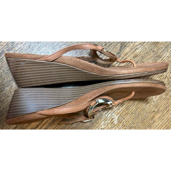 Vionic Orchid Toe Post Wedge Sandal in Sable Brown Sz 9 EU 41  Gold Accent Ring - Picture 2 of 9